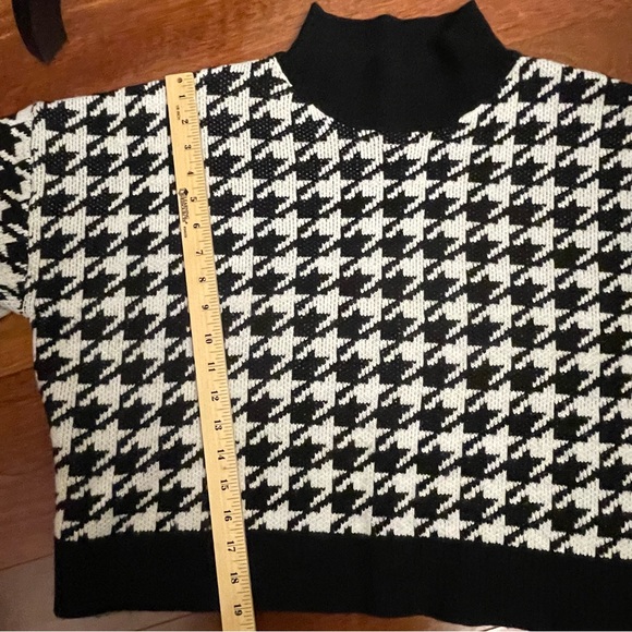 New York & Company Black and White Houndstooth Turtleneck Sweater - Picture 7 of 7